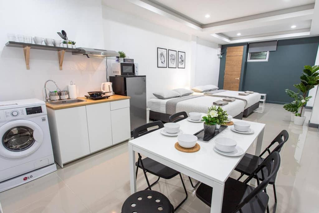 P1 Silom Pan Large Room Full Kitchen Wifi 4-6Pax Bangkok Extérieur photo