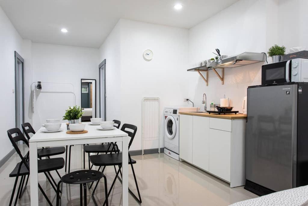 P1 Silom Pan Large Room Full Kitchen Wifi 4-6Pax Bangkok Extérieur photo