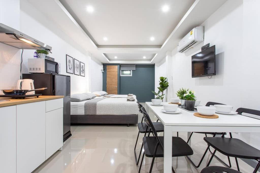 P1 Silom Pan Large Room Full Kitchen Wifi 4-6Pax Bangkok Extérieur photo
